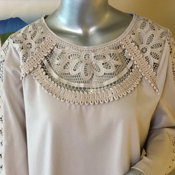 CHICO'S | Lace Cut-Out Tee SMOKEY TAUPE - Picture 7 of 13